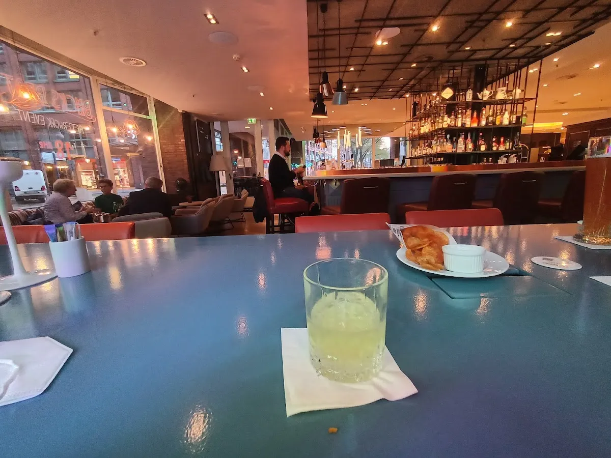 Renaissance Hotel Impression 3